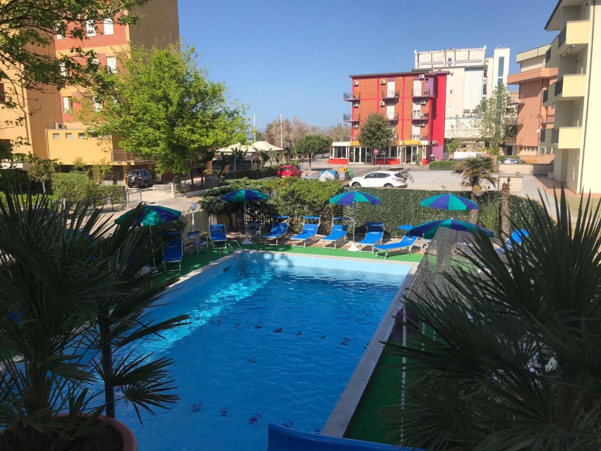 Club Hotel Residence Cesenatico Dış mekan fotoğraf