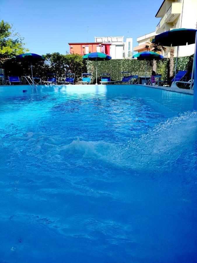 Club Hotel Residence Cesenatico Dış mekan fotoğraf